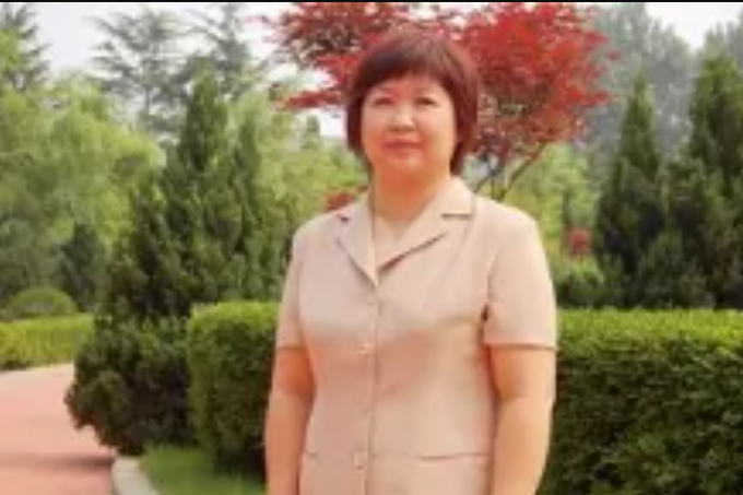  p data-id="gnvh1w4kbt">李秋,1969年8月出生