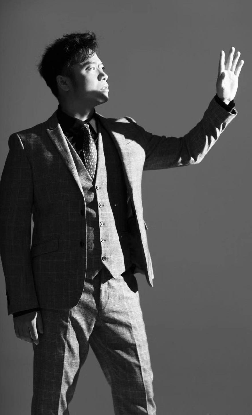 原名李楠,1980年12月12日出生于吉林省,中国内地古风男歌手,配音演员 