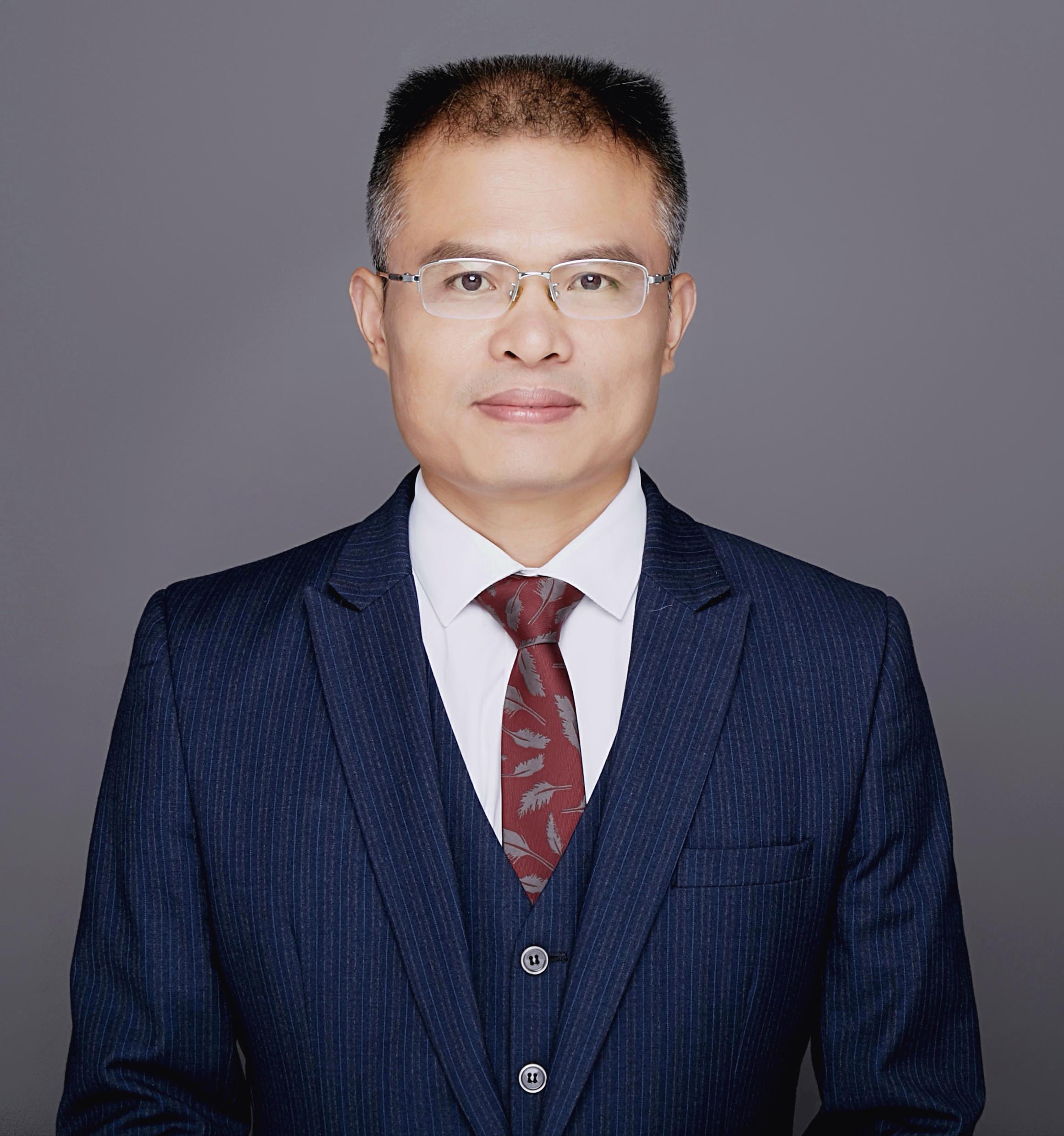 获硕士学位;现为 a target="_blank" href="/item/暨南大学/154250"