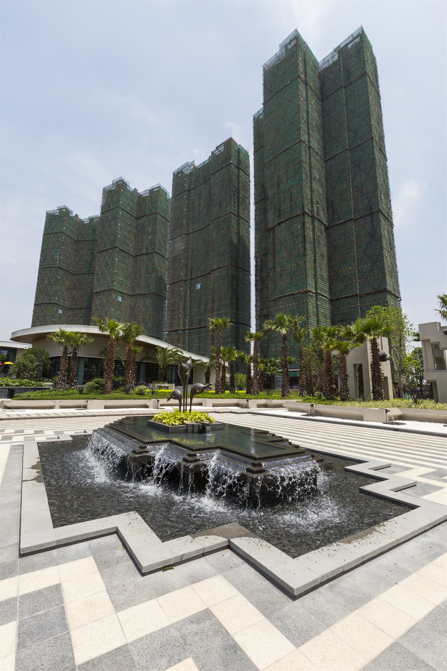 天銮为合景泰富公司的" 品牌线产品".