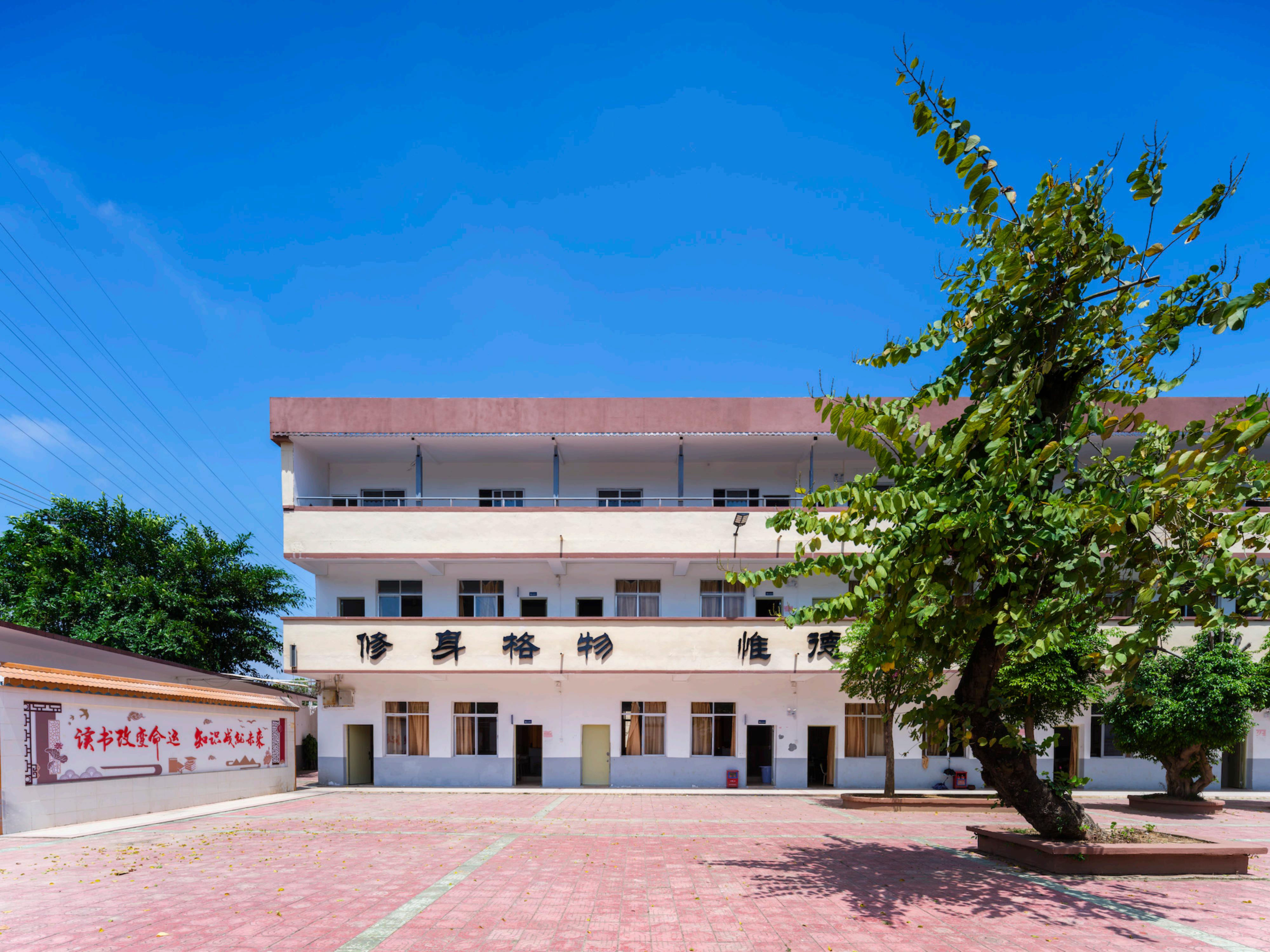 湛江市智洋艺术外语职业高级中学