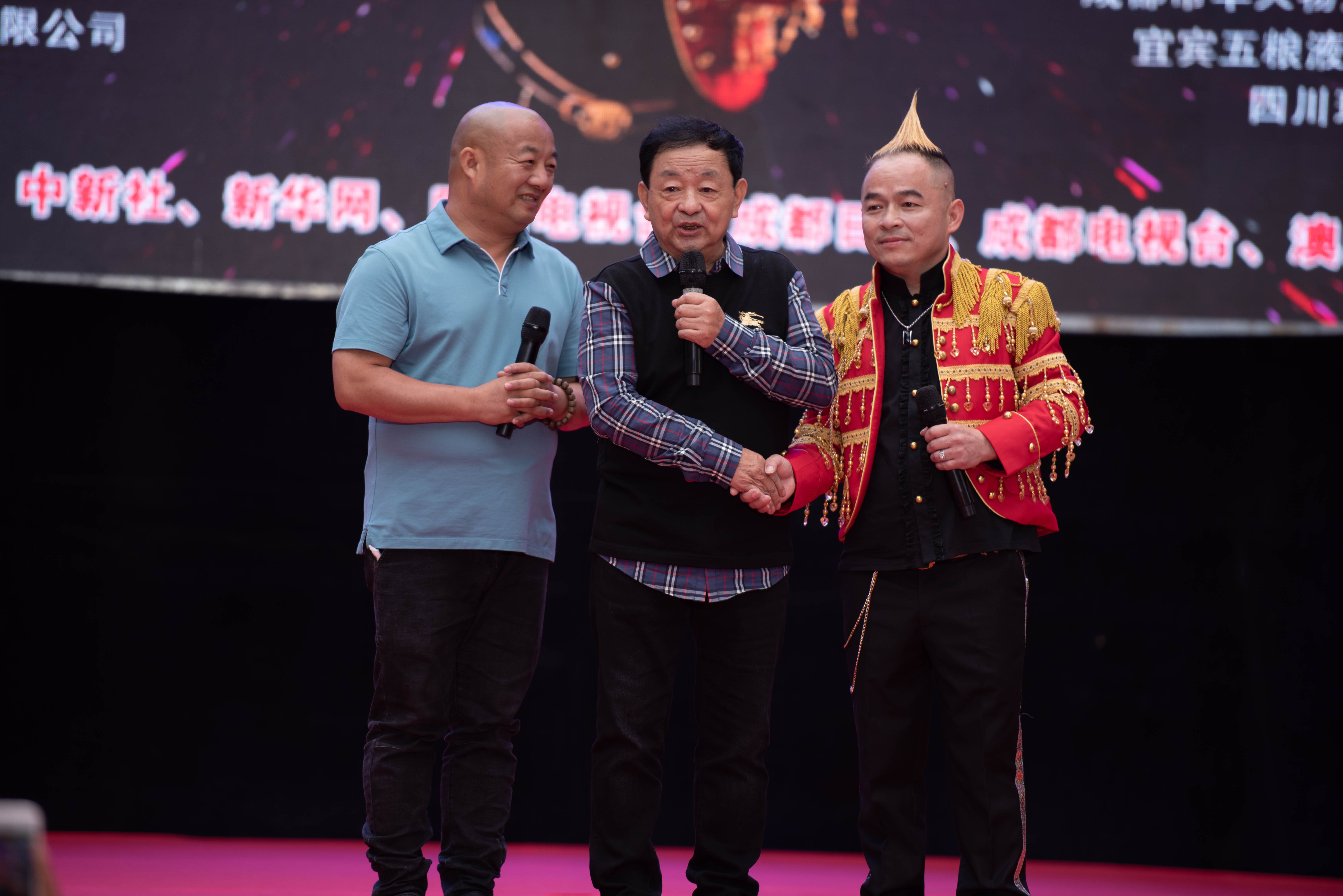 原名陈吉彬,四川笑星,1972年11月出生于四川省隆昌县,巴蜀笑星巴登的