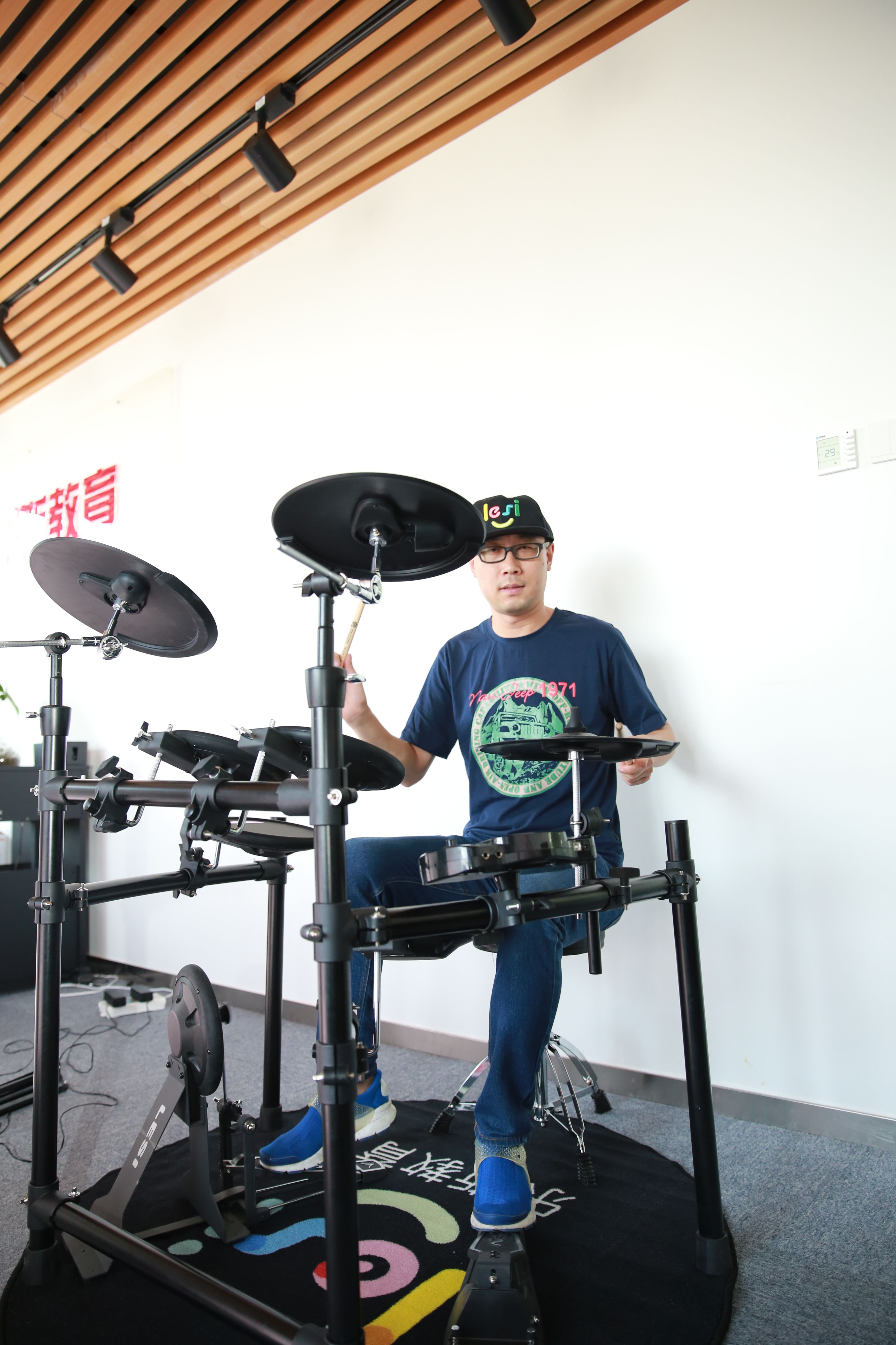 data-lemmaid="8664108">著名 /a>鼓手, 河北沽源人,中国最活跃的爵士