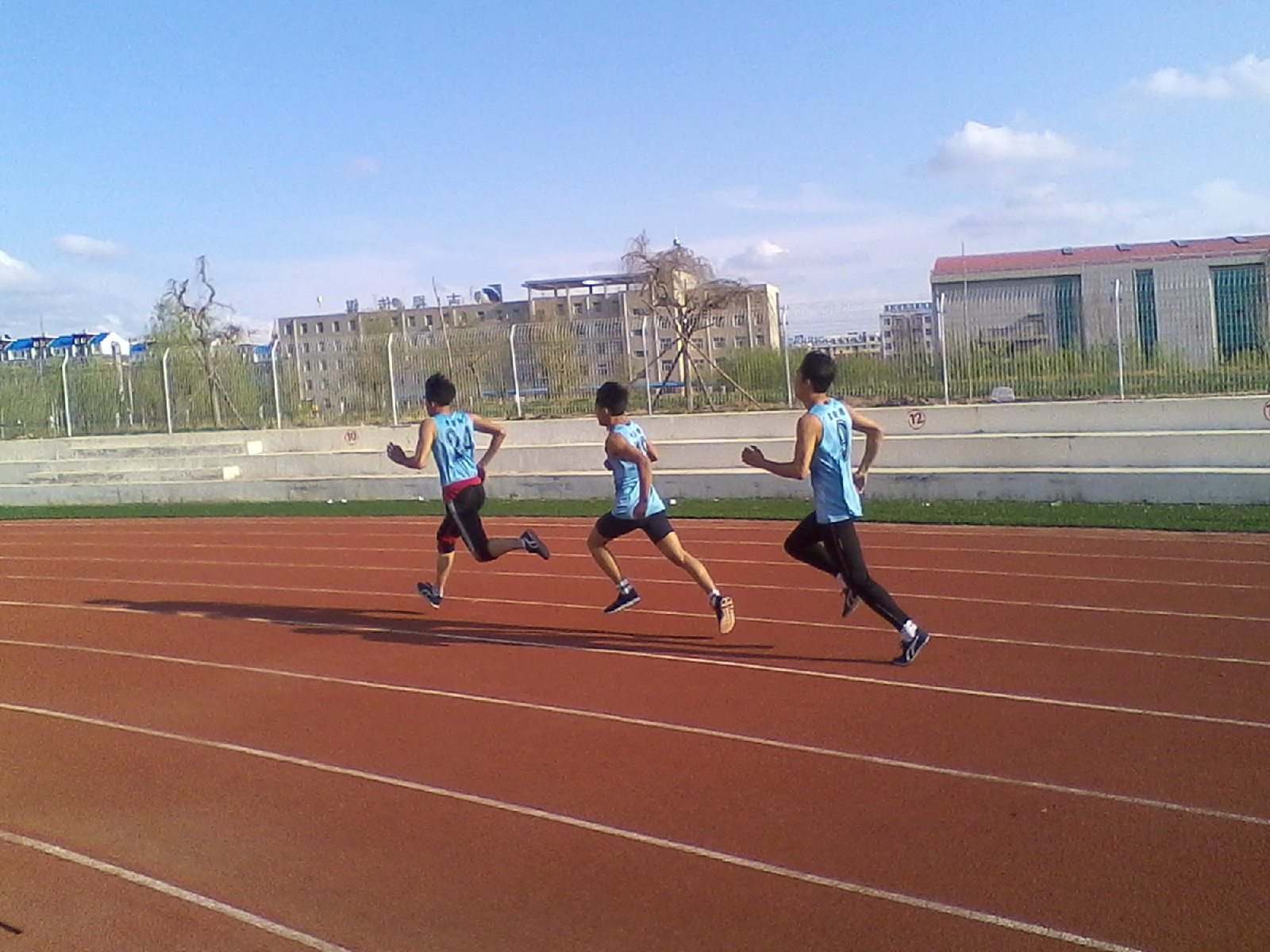  p>镇赉三中位于吉林省白城市镇赉县,现有教学班34个,在校学生2420余