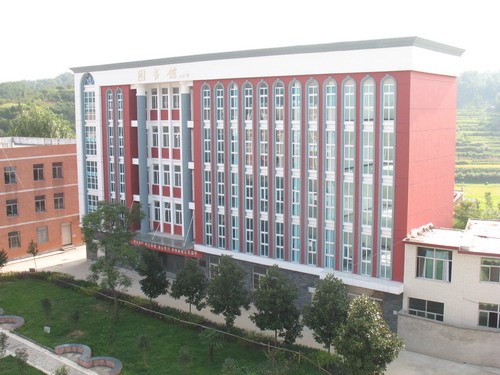  p> b>金寨县南溪中学 /b>始建于1956年(原名为安徽省金寨第二初级