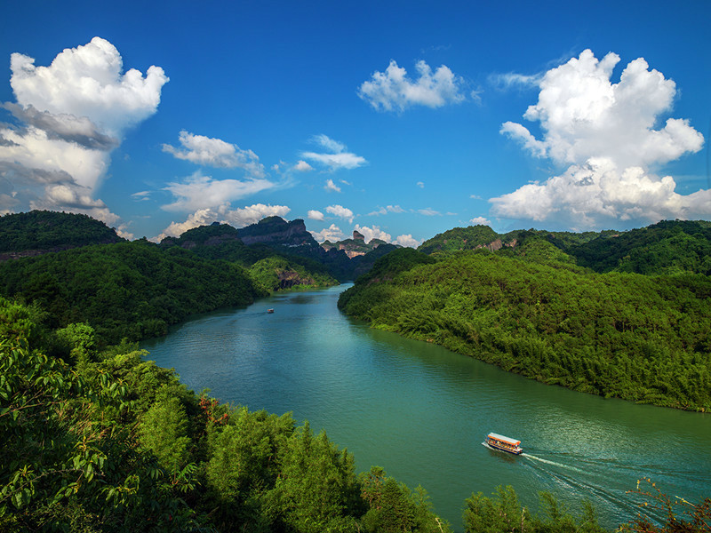  p data-id="gnww8u18pv">在广东丹霞山景区内的锦江游船基地---"水上