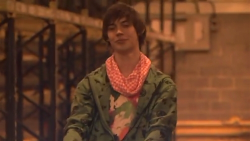  p>《皮囊第一季》是英国e4频道推出,paul gay执导,aprilpearson