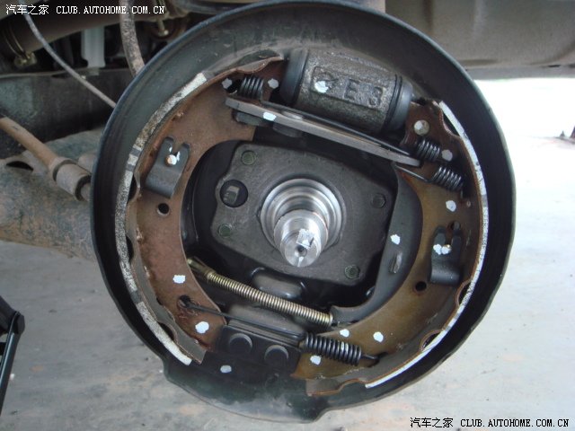  p>鼓式刹车应用在汽车上面已经近一世纪的历史了,但是由于它的可靠性
