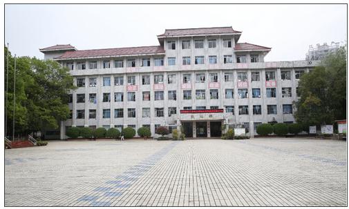  p>贵州省铜仁市民族中学作为全民教育事业单位,位于铜仁市中心,美丽