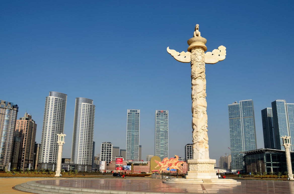  p>位于大连 a target="_blank" href="/item/星海广场/950266" data