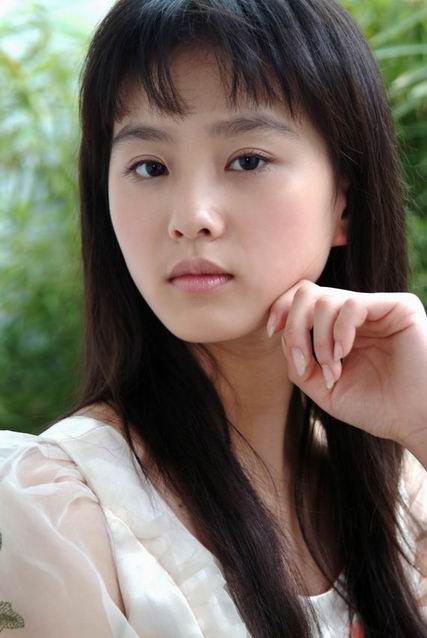  p>刘诗诗(原名刘诗施),1987年3月10日出生于北京市,中国内地影视女