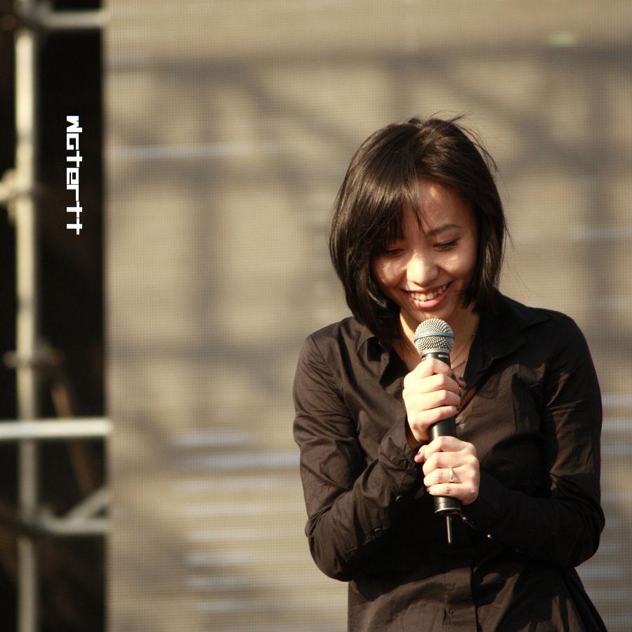  p>曹方(lcy),1982年5月6日出生于云南西双版纳,中国内地女歌手,词曲