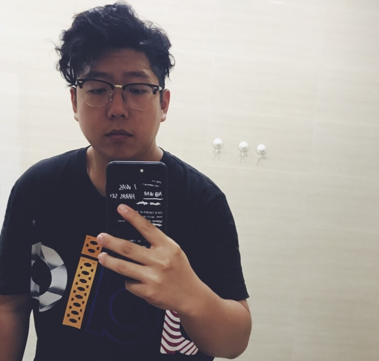  p>张艺文,演员,中国内地影视男演员,1994年5月27日出生于北京市,满族