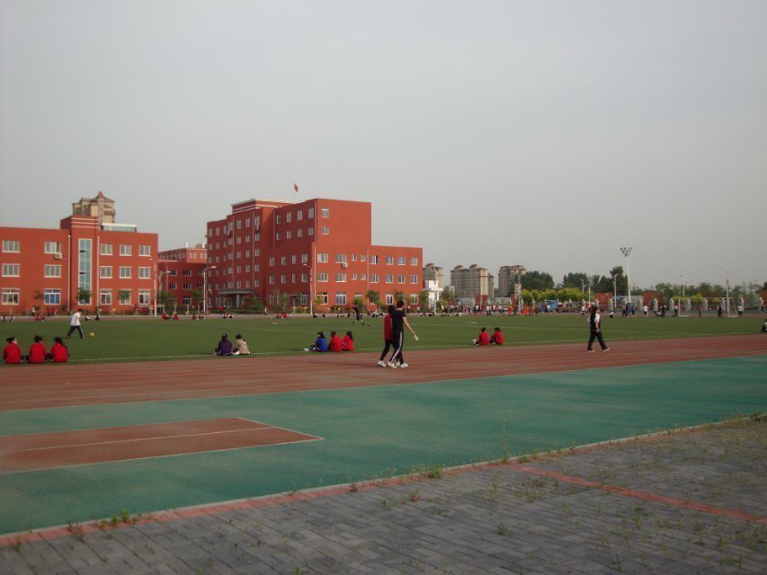 是海城市的一所重点高中