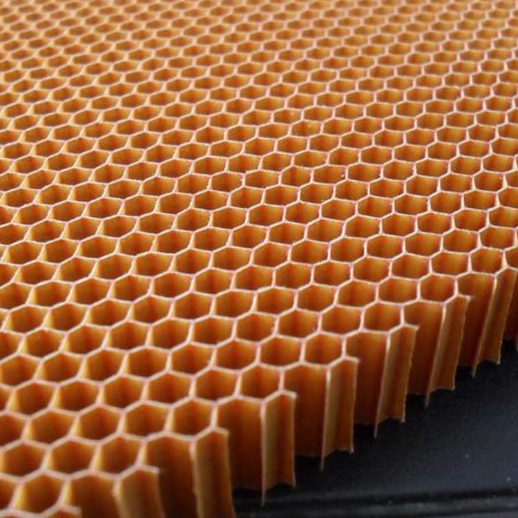  p>蜂窝芯材( honeycomb core)  一种低密度蜂窝状材料,用作夹层结构
