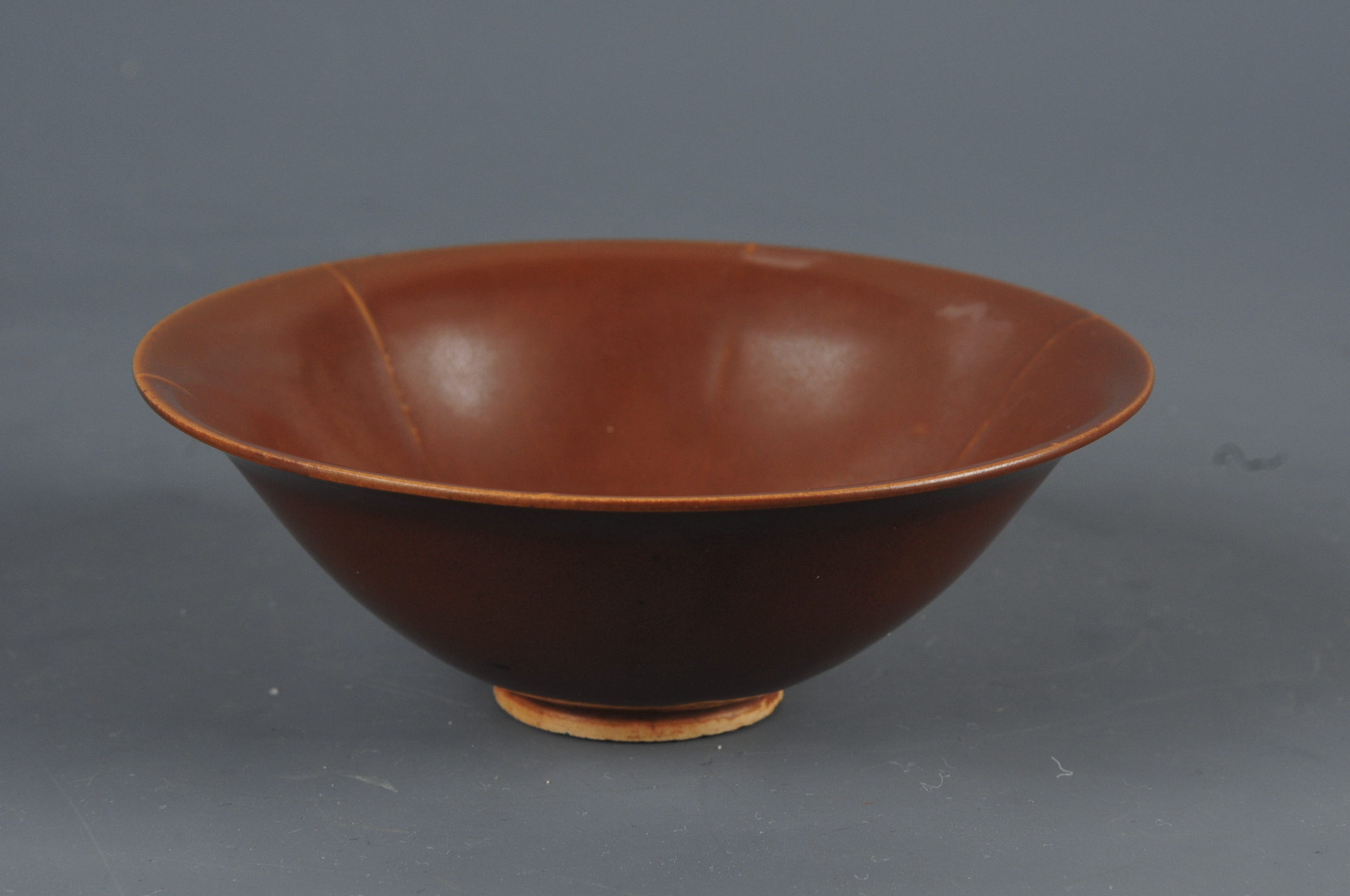 宋定窑系紫釉出戟碗