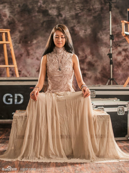 朱婧佳 /b>,中国内地新晋女 a target="_blank" href="/item/歌手