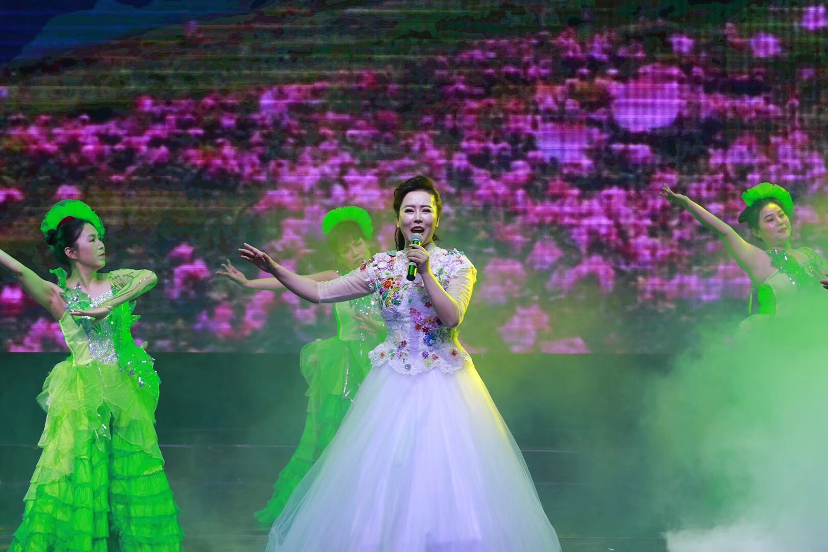 由《西北春晚》组委会主办, a target="_blank" href="/item/陕西兰朝