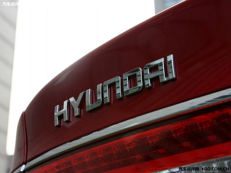  p>雅尊是韩国现代公司推出的前轮驱动模式高级轿车,从1986年开始生产