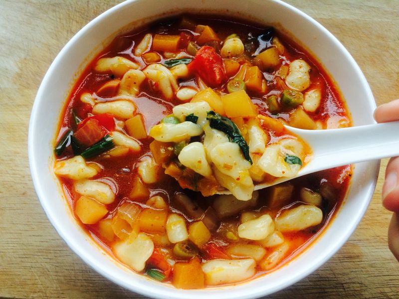 s1eu06w">豆氏烩麻食是一道由面粉,豆腐,茄子,西红柿等原料制成的菜品