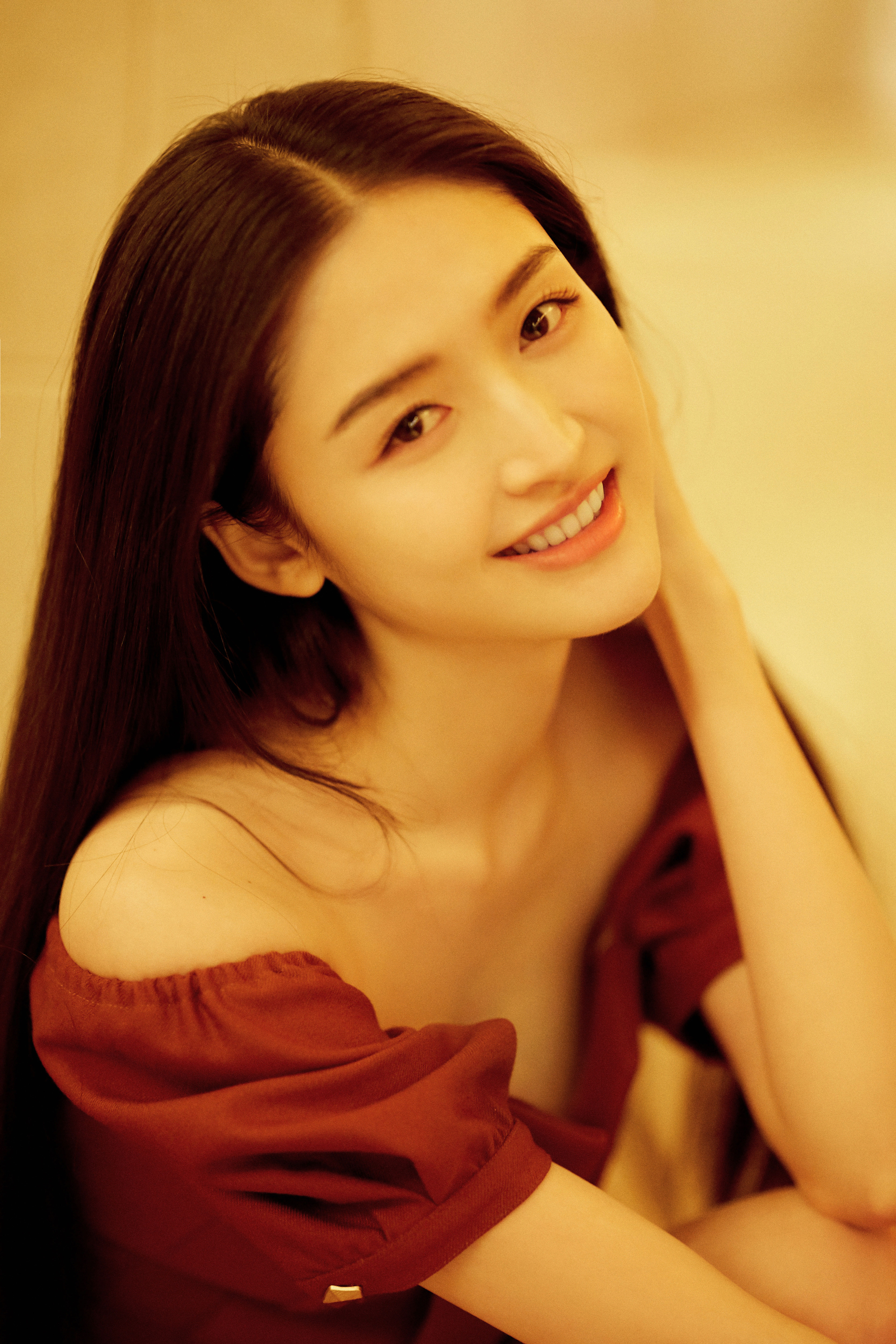 1996年2月9日出生于中国四川省成都市,中国内地影视女演员