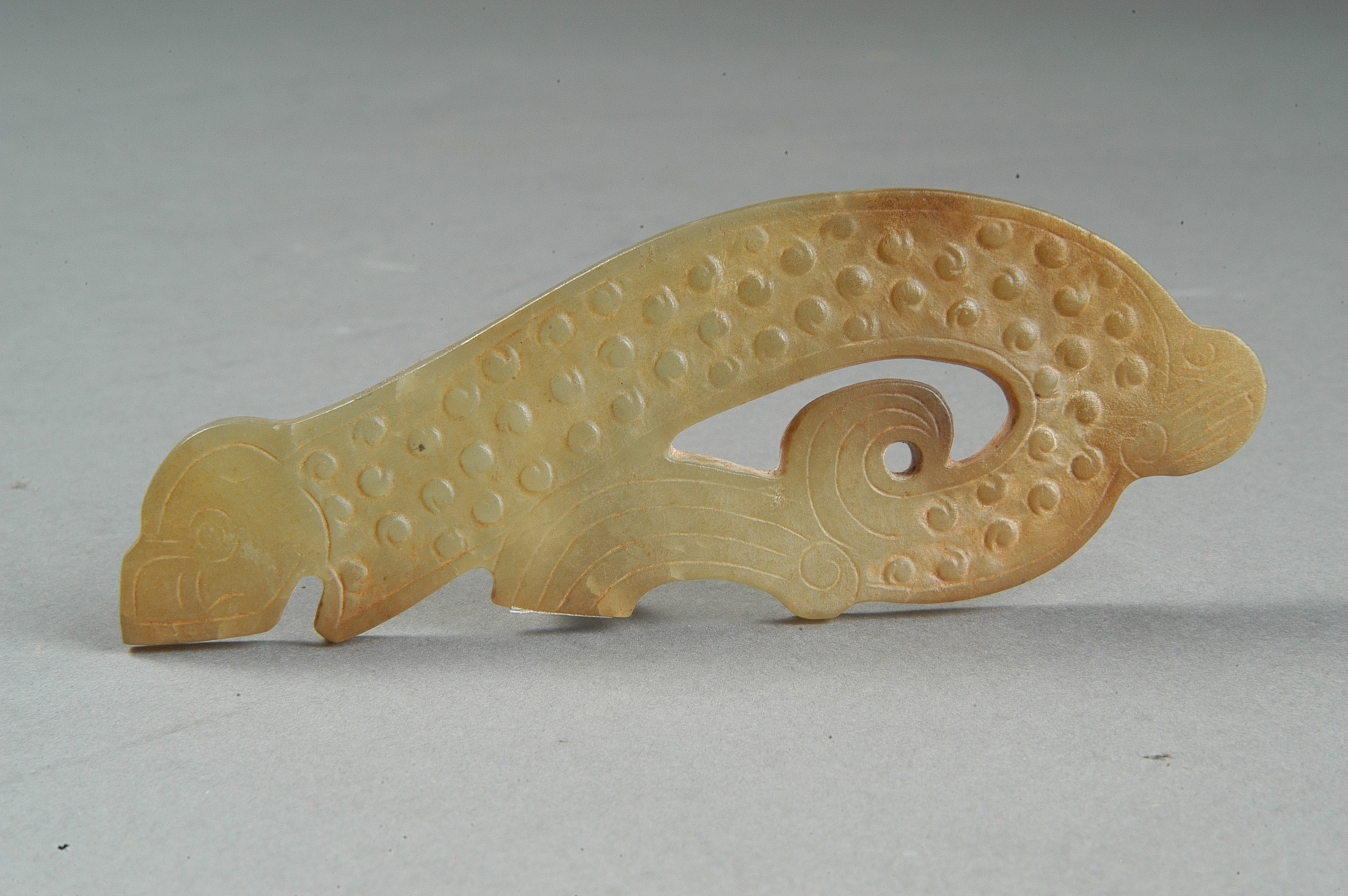 春秋龙形谷纹佩