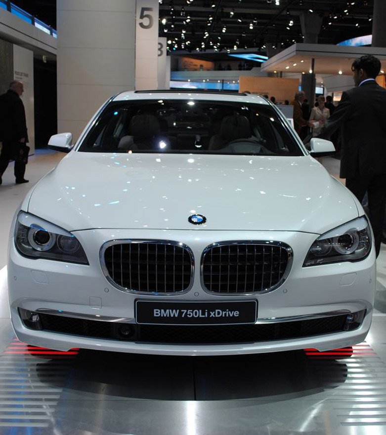  p>宝马(bmw)750li 是德国bmw公司生产的一款高端豪华轿车.