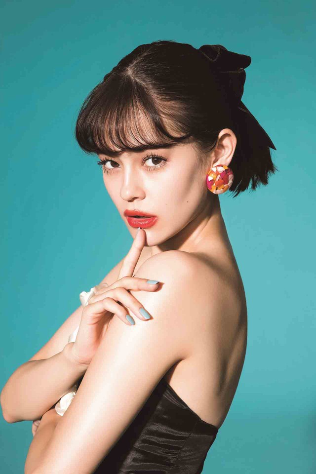  p>emma,日英混血,日本vivi杂志时尚模特,出生于日本北海道省旭川市.