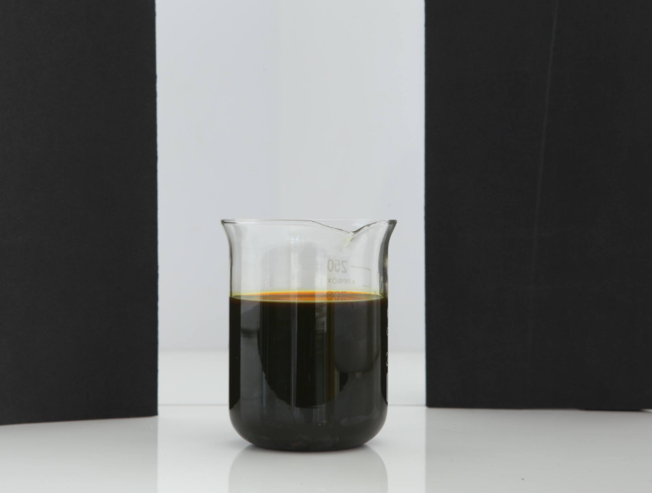  p>松焦油pine tar(oil)又称松明油,松根焦油,木焦油,是一种复杂的