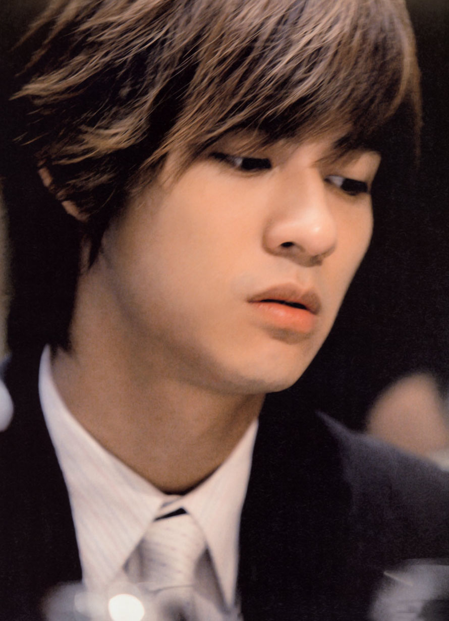  p>周渝民(vic chou),1981年6月9日出生于台湾省宜兰县,中国台湾影视