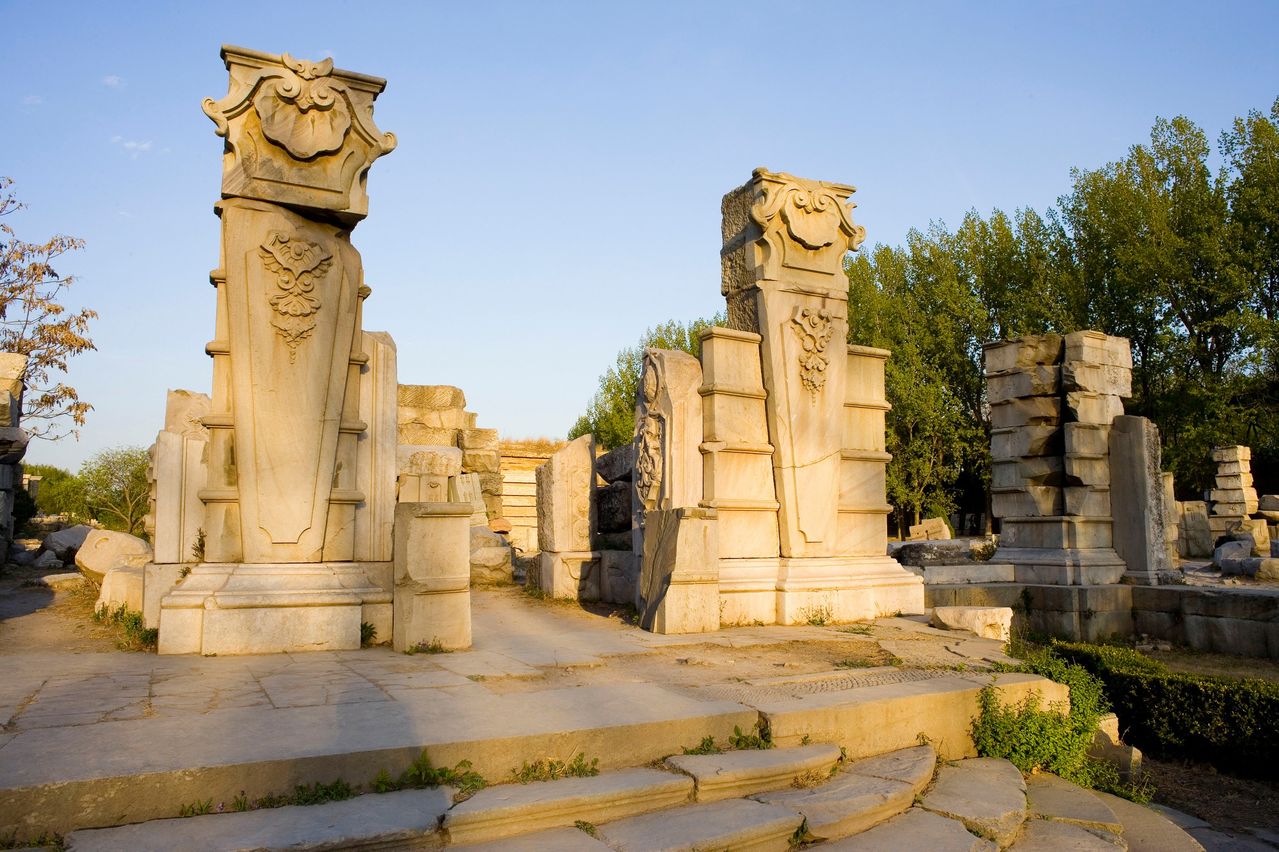  p>圆明园是中国清代大型皇家园林,位于北京市海淀区,始建于1707年(清