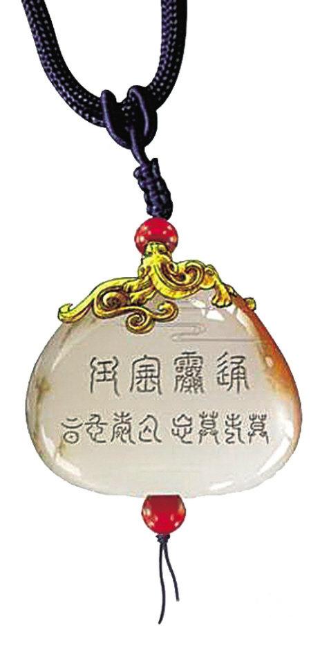 小说中,一僧一道携通灵宝玉到青埂峰下,将它安放在女娲炼石补天处