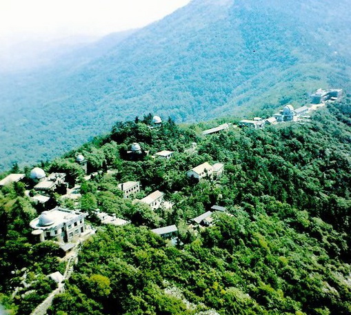 南京 /a>市,是一座海拔不足一百米的小山丘,现是菊花台九烈士墓所在地