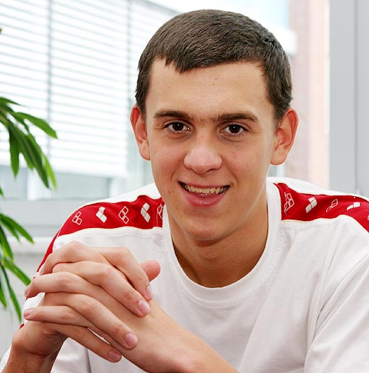  p>拉斯洛·切赫,男,1985年12月3日出生于匈牙利布达佩斯,匈牙利游泳