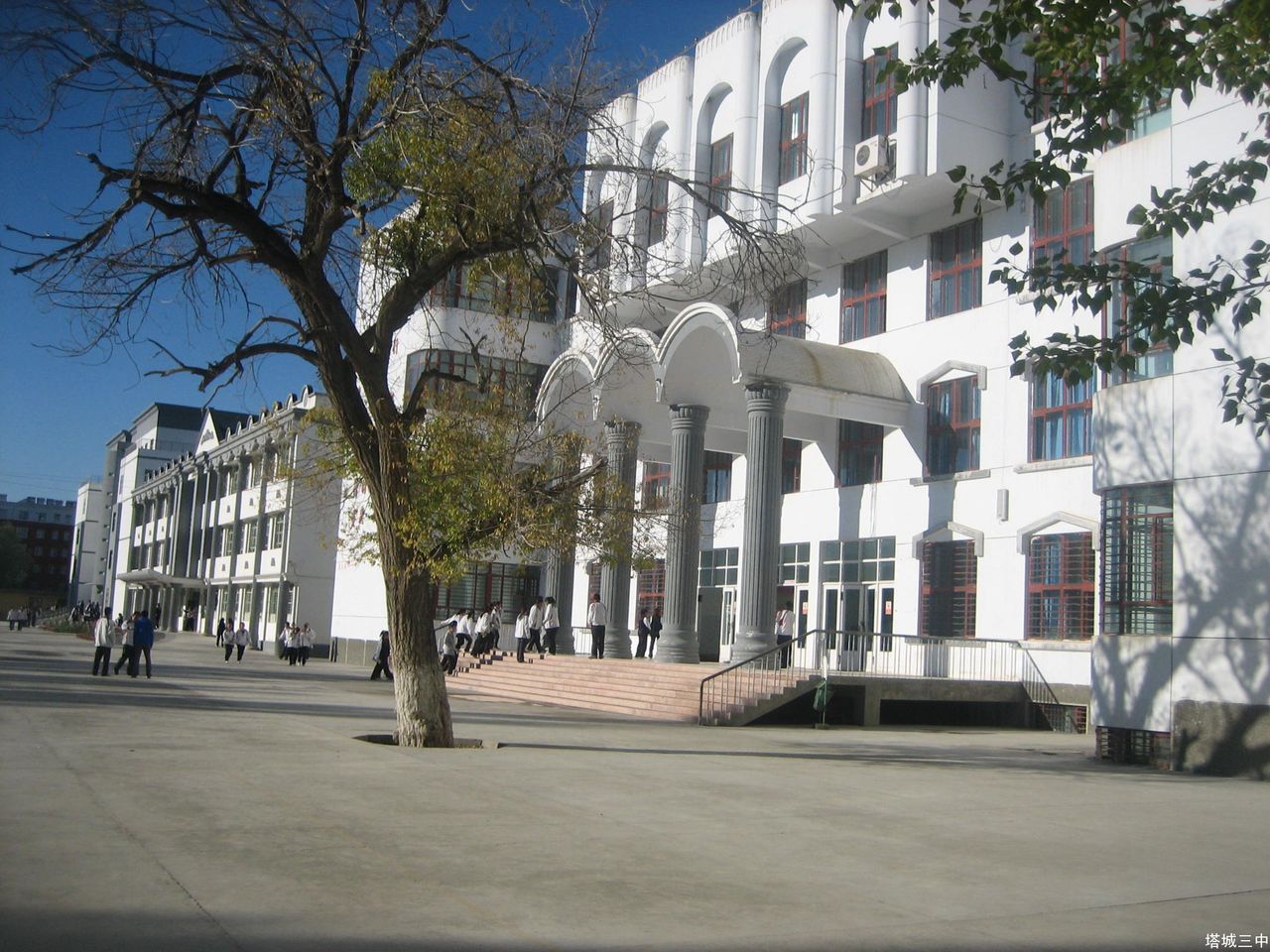 塔城市第三中学