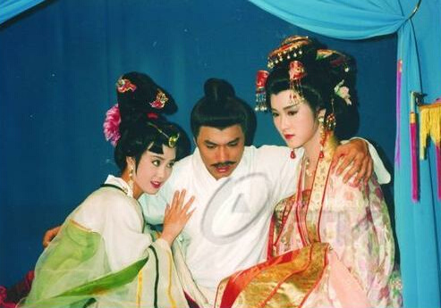  p>童爱玲,1972年11月23日出生于中国香港,女演员.