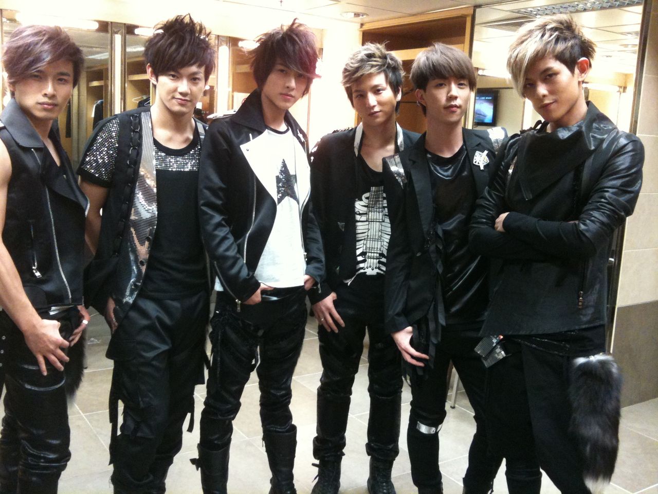 1985年10月15日出生,原名刘俊纬,艺名阿纬(a wei),台湾男艺人,前组合 