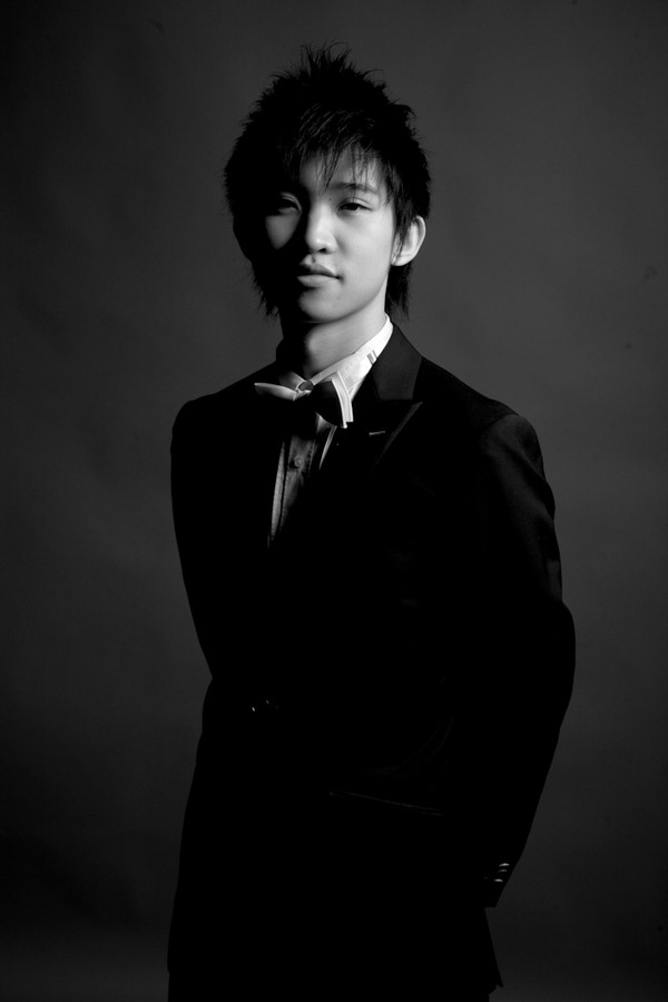  p>鲍释贤,原名鲍天卯,当代青年钢琴家, a target="_blank" href="