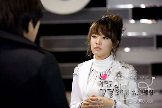  p>《想结婚的女人》是 a target="_blank" href="/item/金仁英