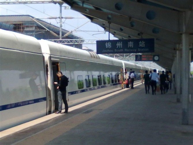  p>锦州南站(jinzhounan railway station)位于中国辽宁省锦州市太和