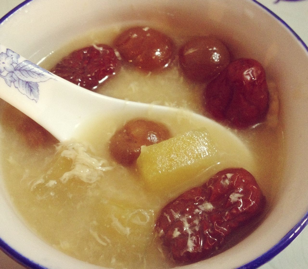 雪莲果鸡蛋糖水