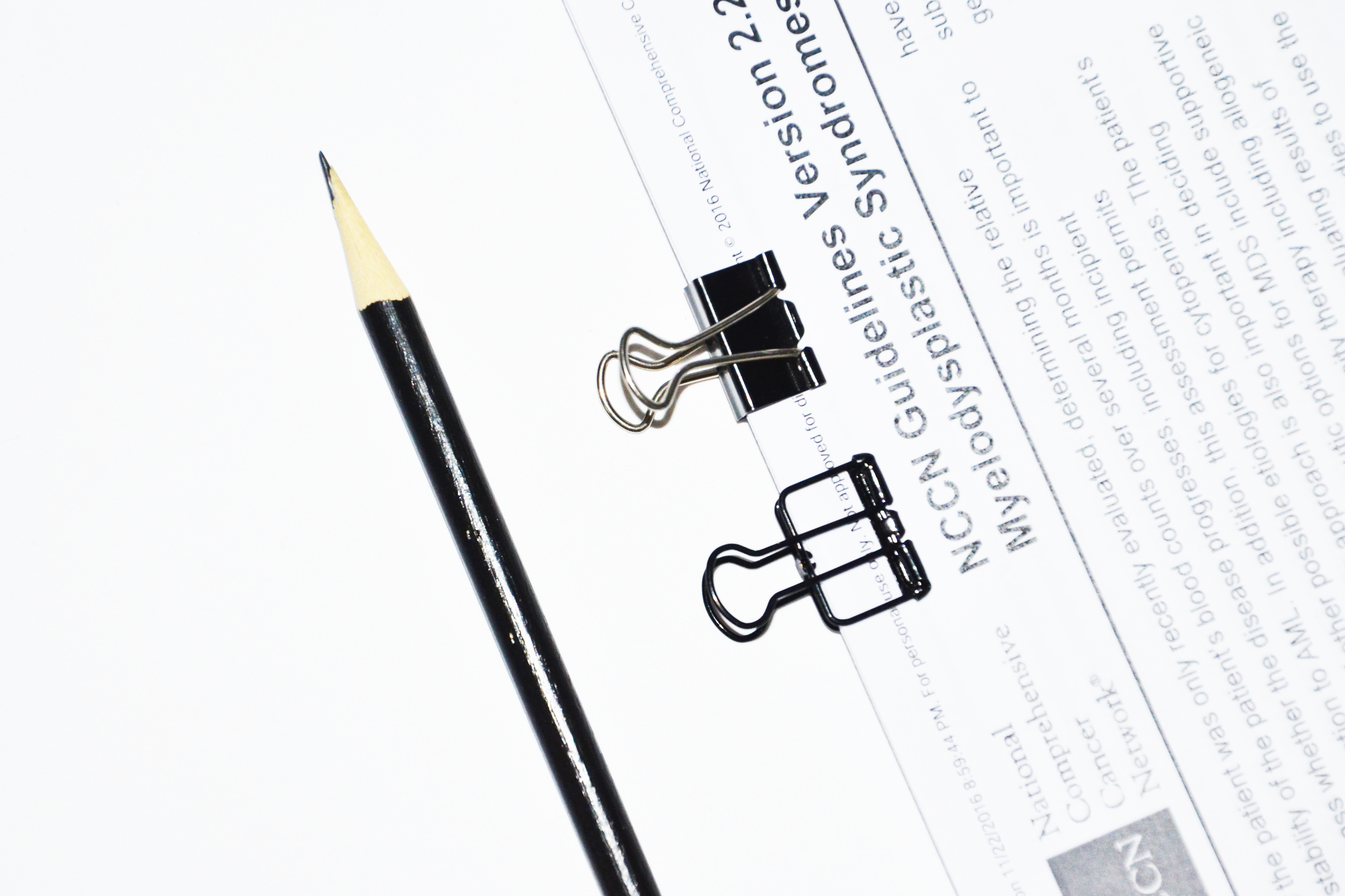  p>长尾夹是由金属制成的一种夹类文具,用于将一沓文件集合一体. /p>