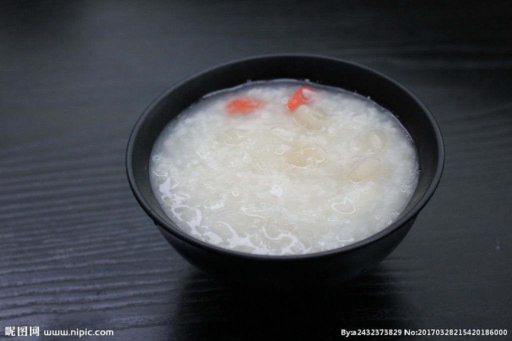 银耳白果枸杞粥