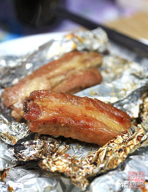  p>锡纸包排骨是一道美味的菜肴. /p>