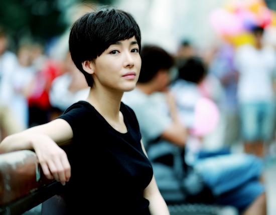  p>叶一云 i>(原名叶倩云) /i>,1985年5月16日出生于山东烟台,毕业于