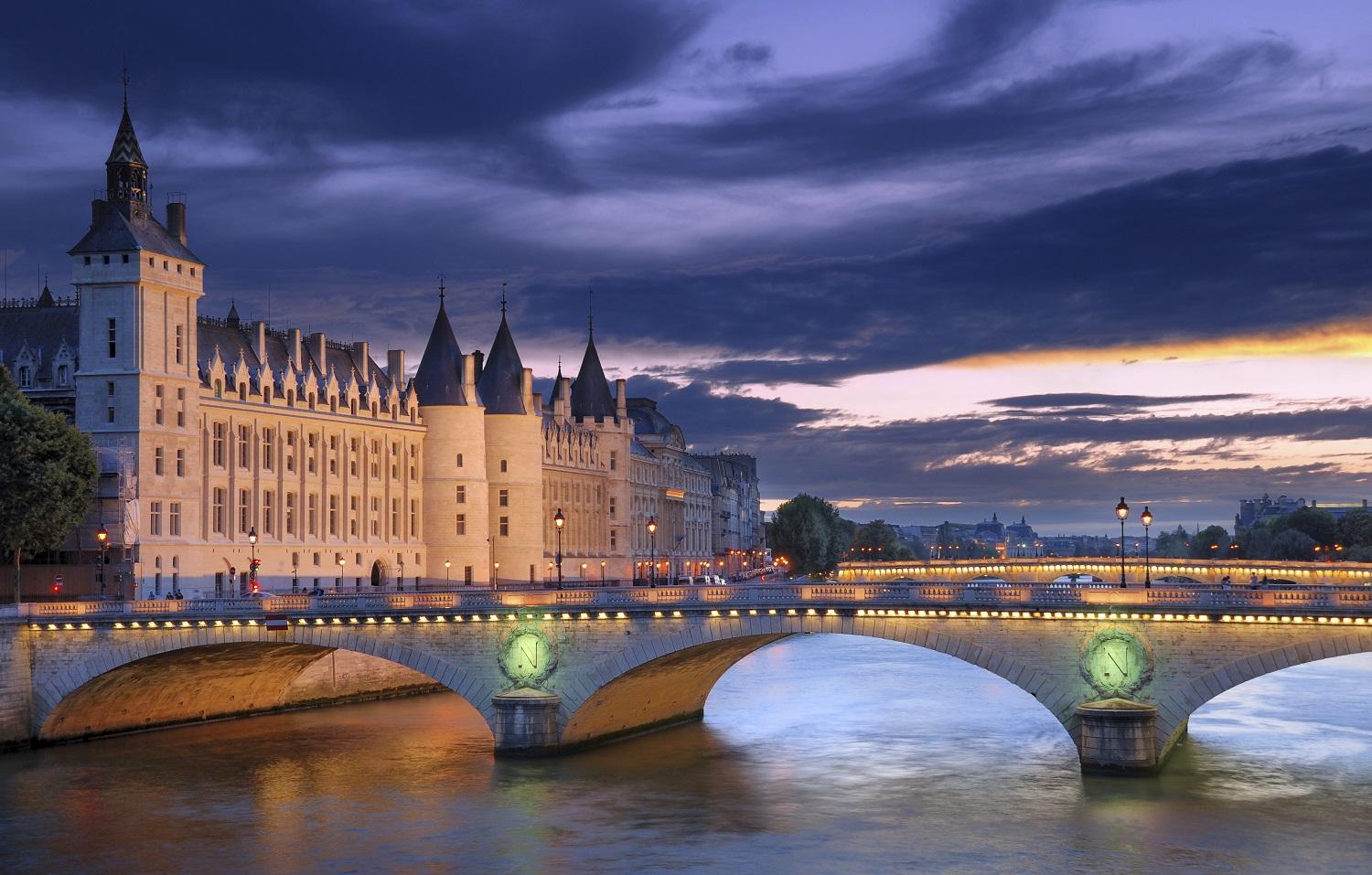  p>塞纳河(seine river),是法国北部大河,全长776.