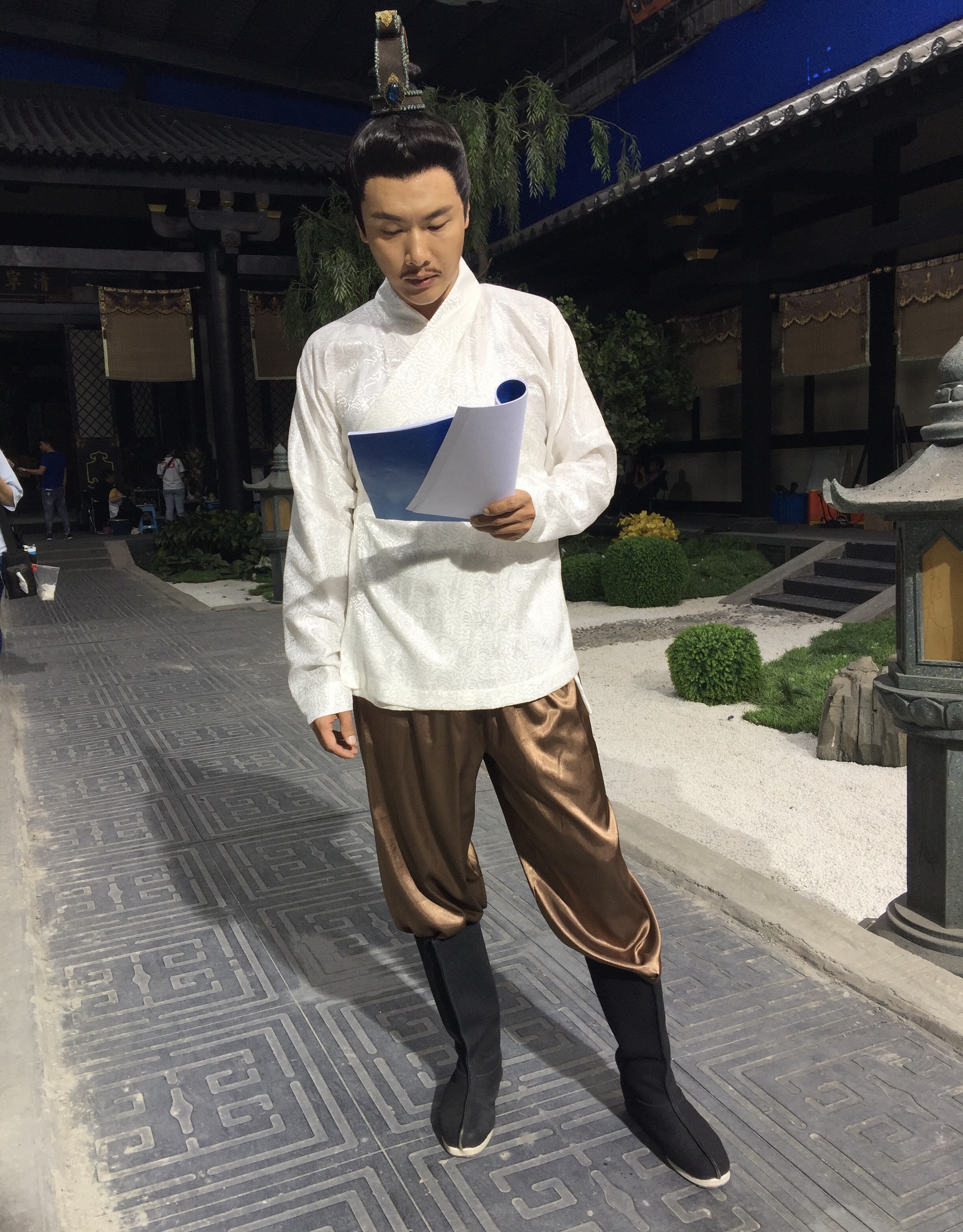  p>《东宫》是由唐德影视,优酷,华录百纳,华视娱乐,美浓影视联合出品