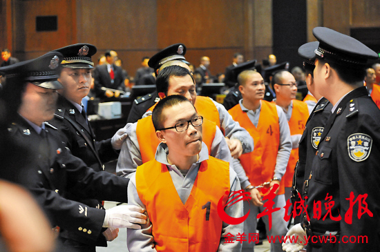  p data-id="gnwm83o5s1">陈垚东,外号龙哥,1971年7月16日出生于 a