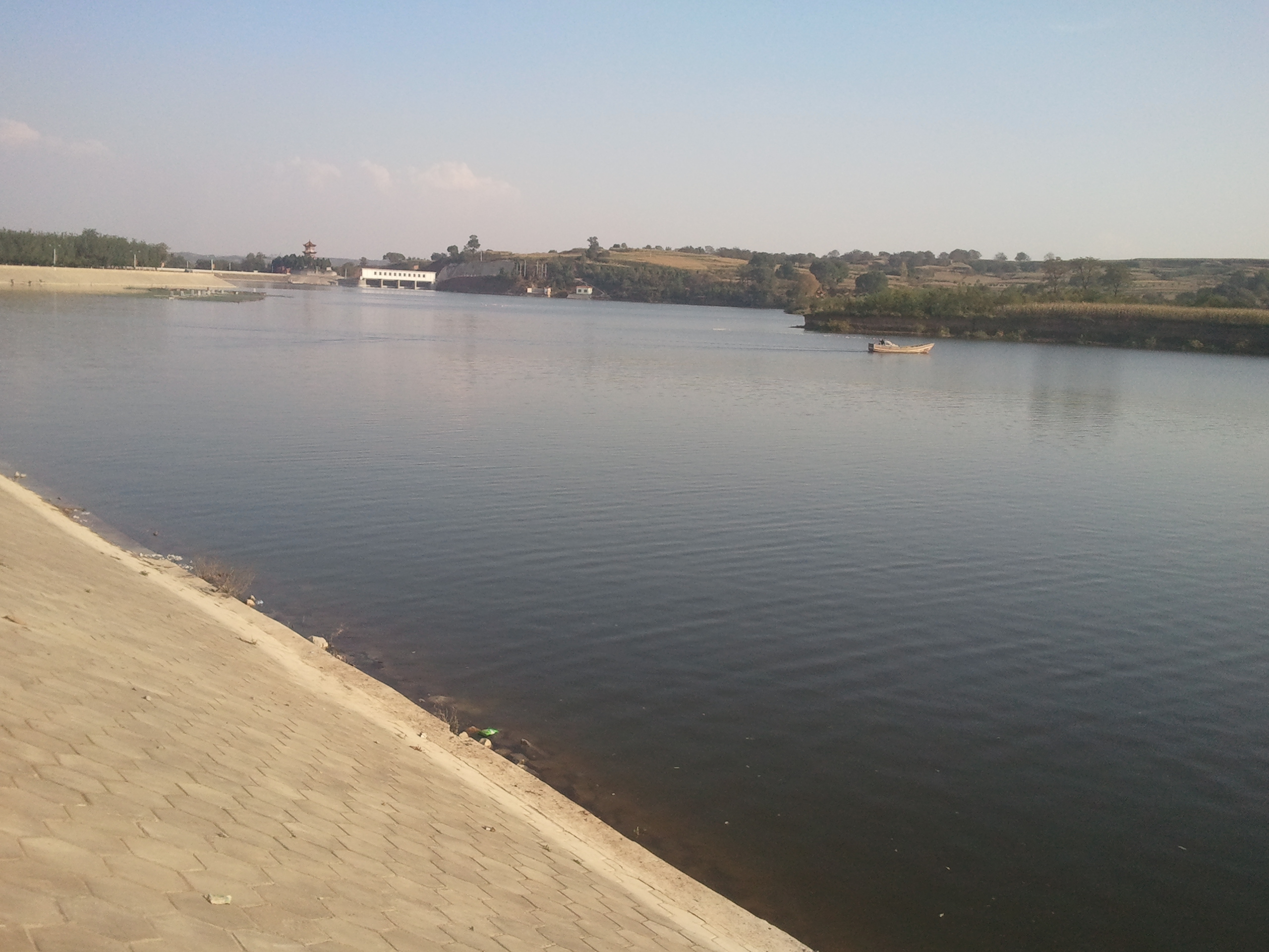 精卫湖位于山西省长治市 a target="_blank" href="/item/长子">长子 