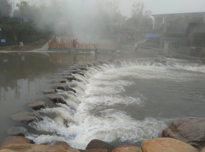 内蒙古赤峰市有两个热水温泉,其一:克旗热水